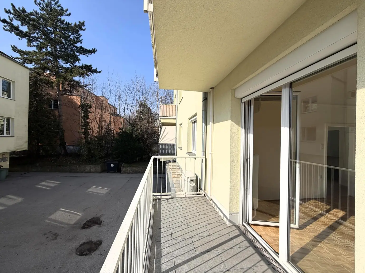 Balkon / Innenhofseitig