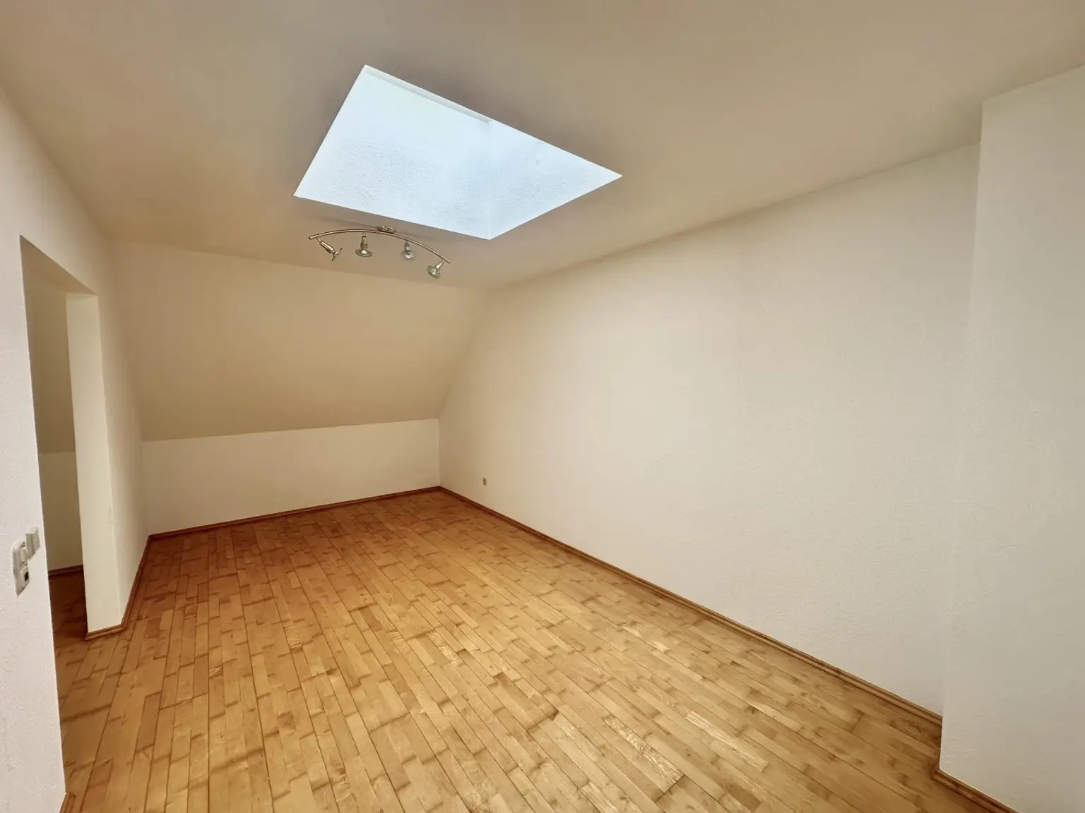 Exklusive Dachgeschosswohnung zwischen Schloss Hetzendorf und Schloss Schönbrunn