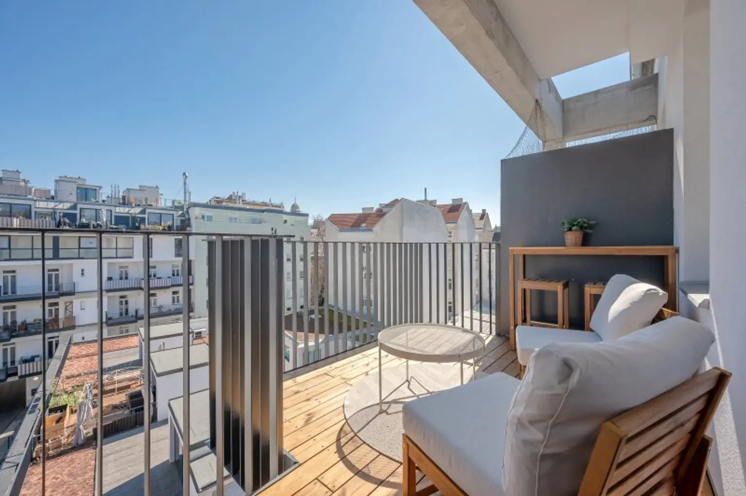 Short-term apartment in walking distance to AUGARTEN, 1-6 months, fully furnished with balcony!