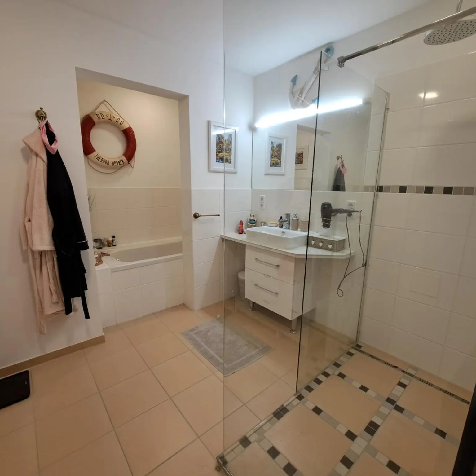 Provisionsfrei! Schöne Altbauwohnung mit Ambiente und historischem Flair!