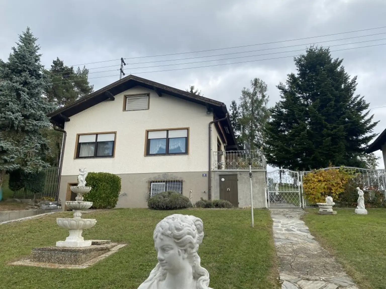 Gepflegtes Miethaus in ruhiger Aussichtslage