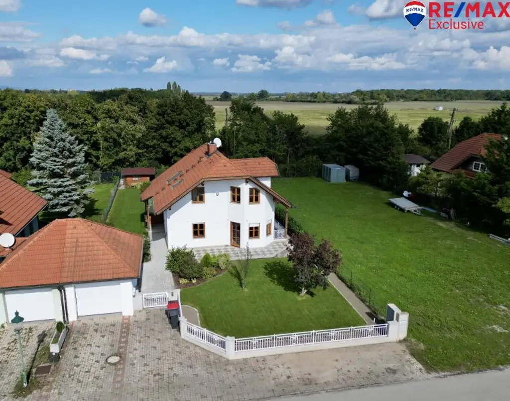 Seezauber – Einfamilienhaus auf ca. 120 m² Wfl. am Schloßsee in 2ter Reihe zu kaufen!