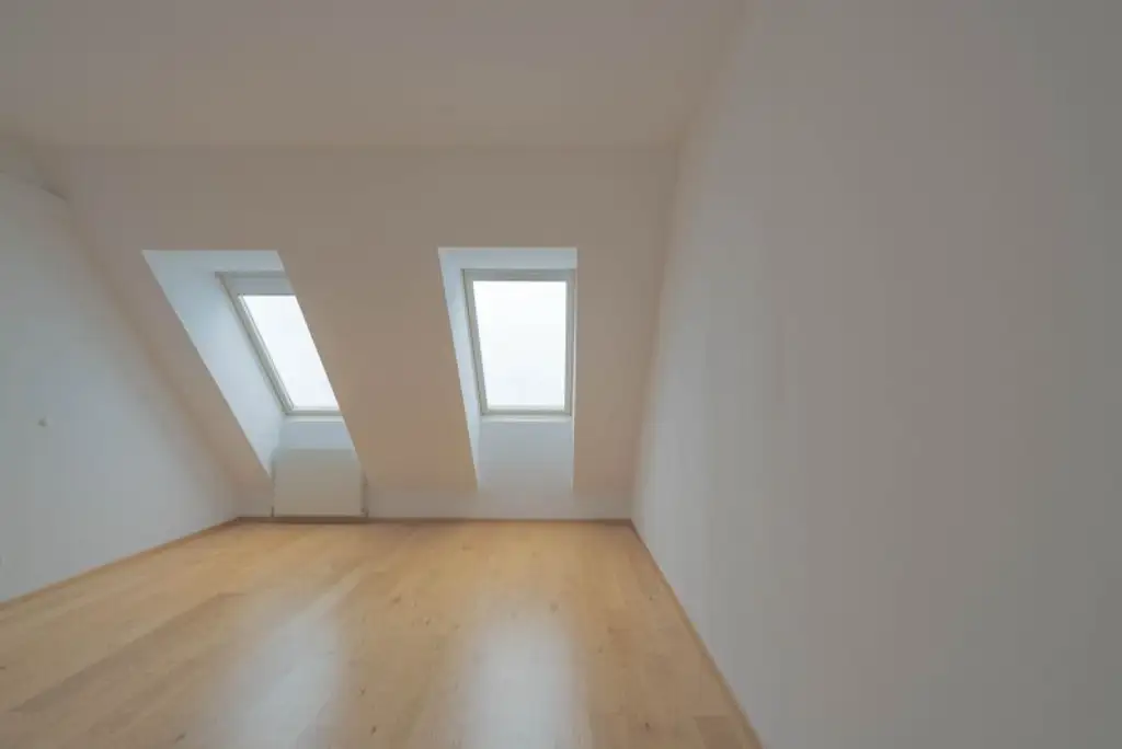 Großzügige Dachgeschoßwohnung in begehrten Wohnlage nahe dem Belvedere