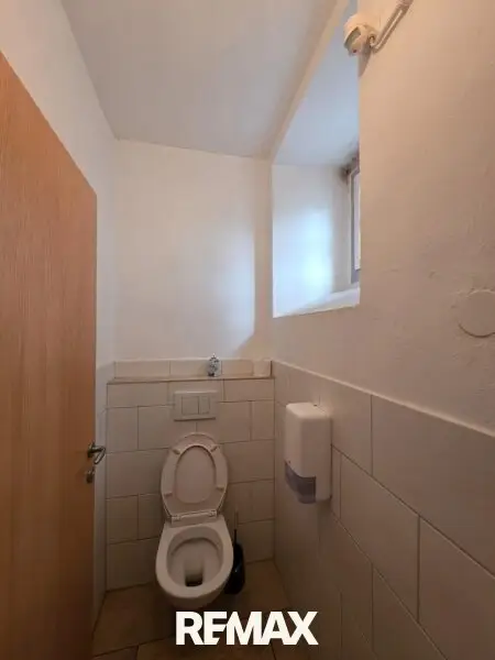 Nassereith - Geschäftsfläche - WC