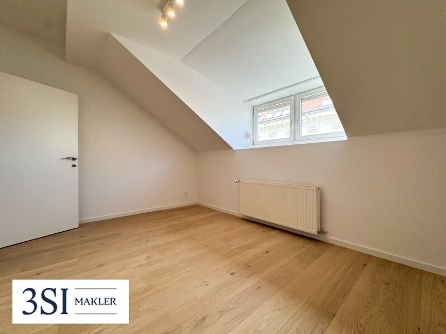 Top sanierte Dachgeschoßwohnung mit Terrasse und Grünblick – Nahe Kutschkermarkt