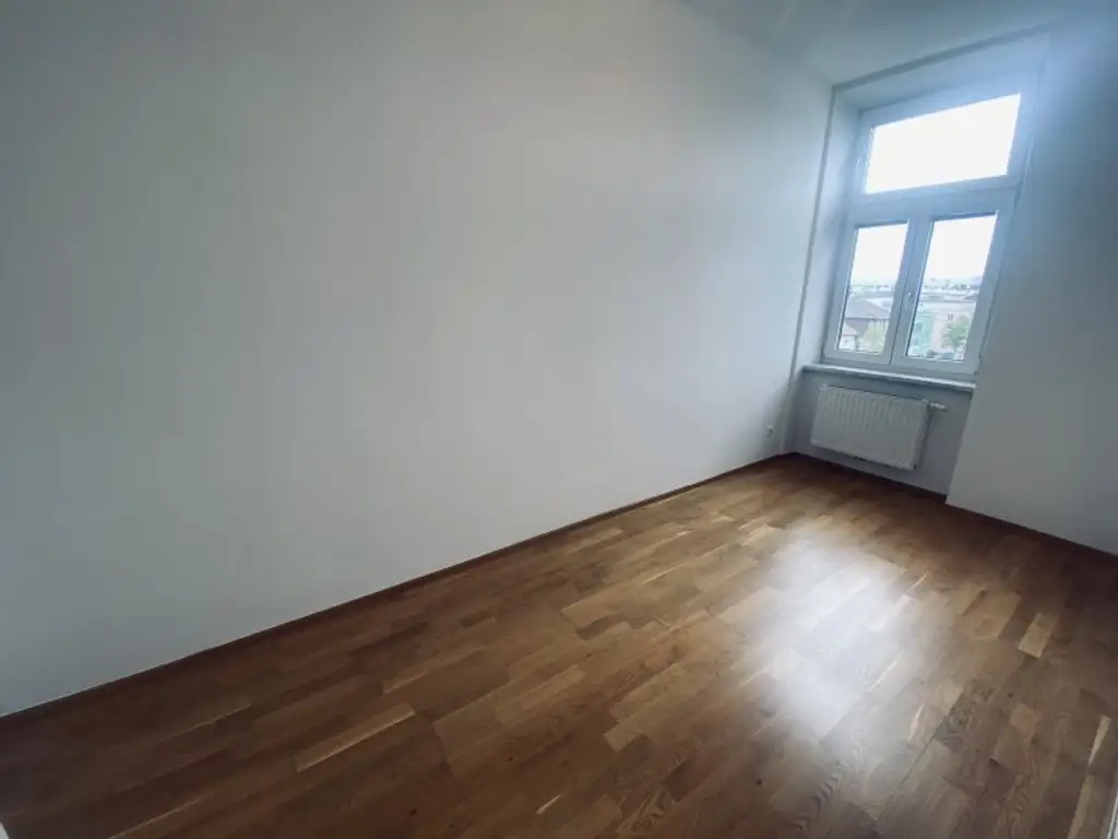 Sonnige 4-Zimmer Wohnung + Südbalkon..beste Wohnlage!