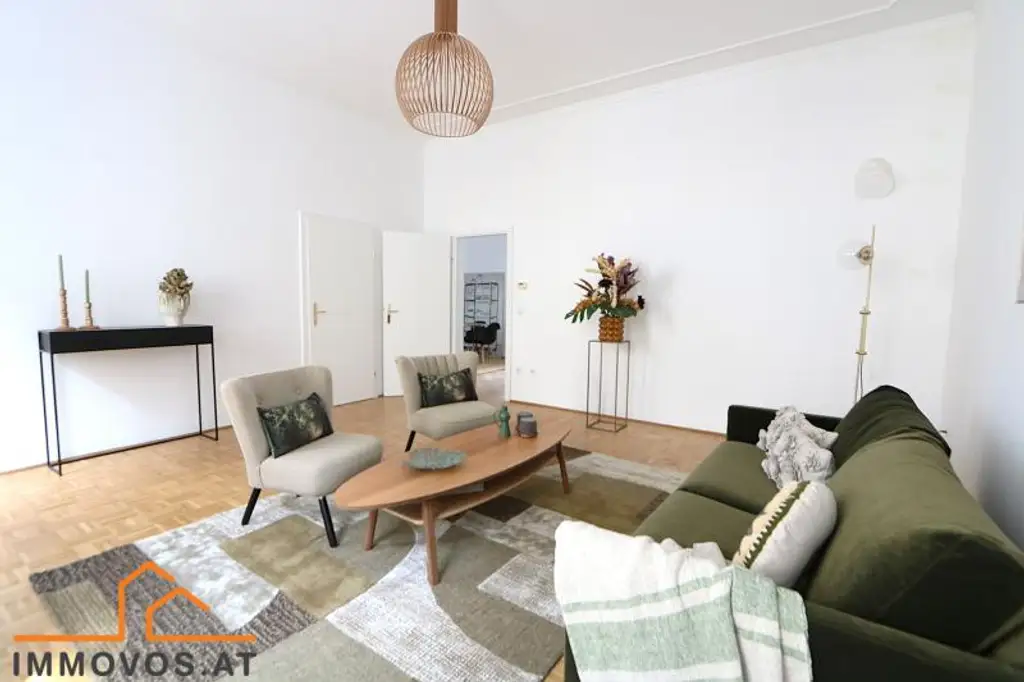 Gelegenheit: 4-Zimmer-Altbau MIT  Balkon an der Grenze 7./8 im 2. Lift-Stock