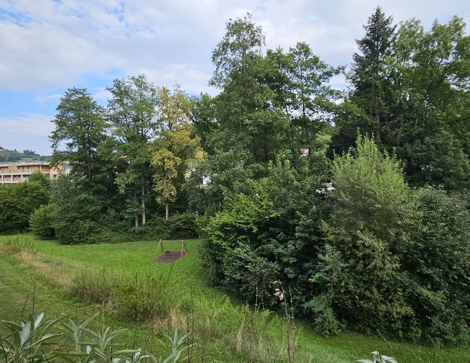 Ruhige Lage, großzügig, 4 Zimmer, Küche, Wintergarten, Terrasse, Parkplatz