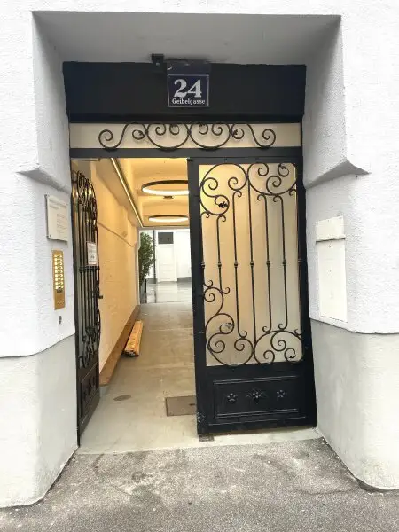 Sonnige 3,5-Zimmer Dachgeschoßwohnung mit Terrasse zu kaufen