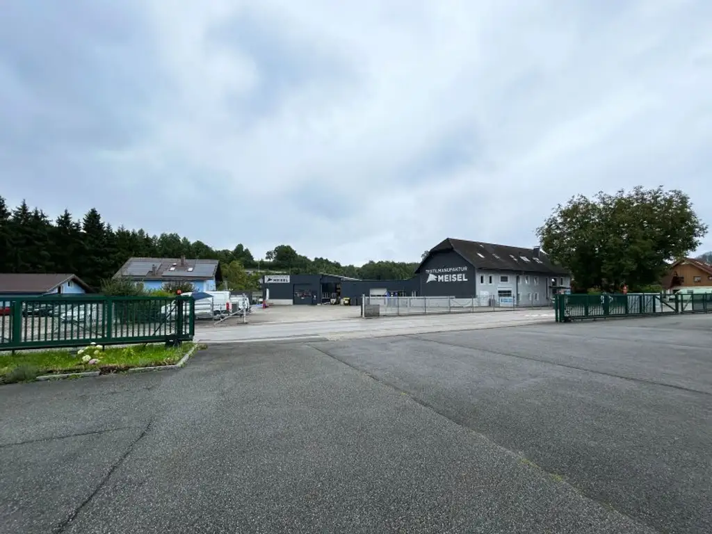 Komfortables Obergeschoss-Büro mit Küche und guter Anbindung in Pinsdorf zu mieten!