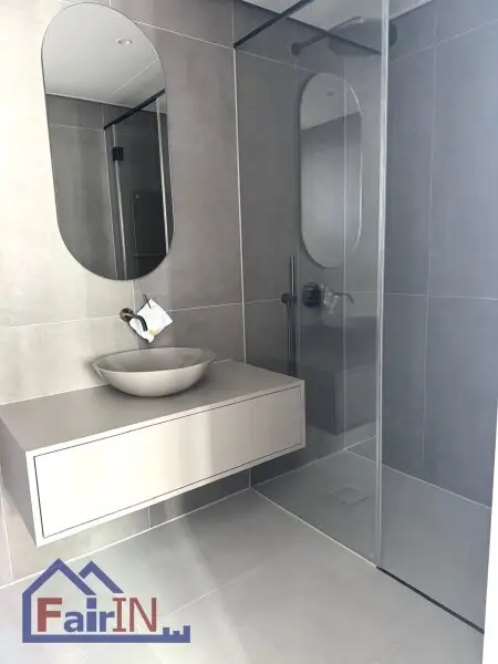 DANUBEFLATS: Exklusive 2-Zimmer-Wohnung mit Balkon im 37. Stock***