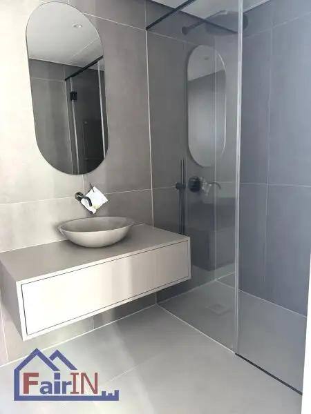 DANUBEFLATS: Exklusive 2-Zimmer-Wohnung mit Balkon im 37. Stock***