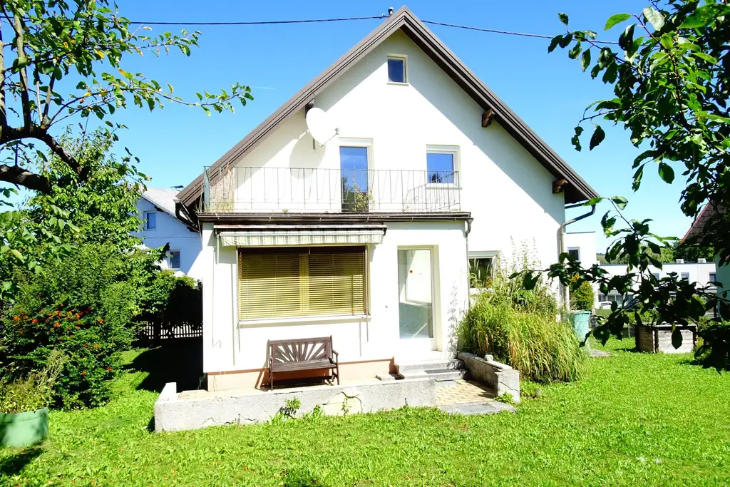 Einfamilienhaus auf 830 m² Grund zum Innsanieren