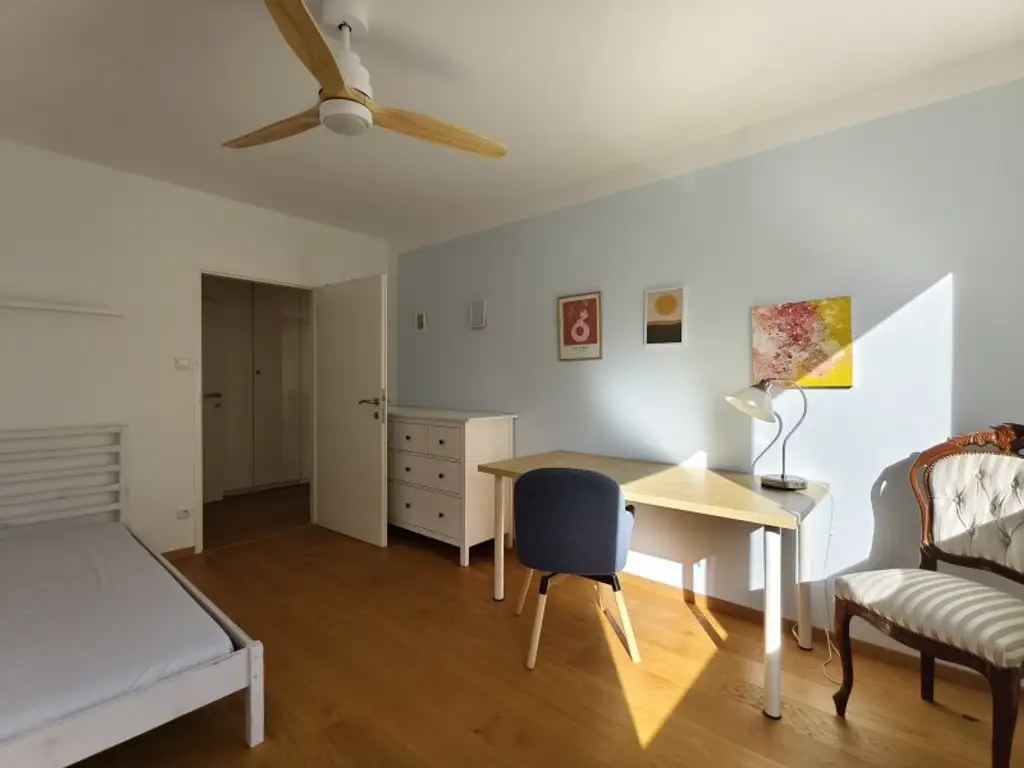 So grün kann Stadt sein! Großzügige 4-Zimmer-Wohnung mit wunderbarem Parkblick in angenehmer Ruhelage