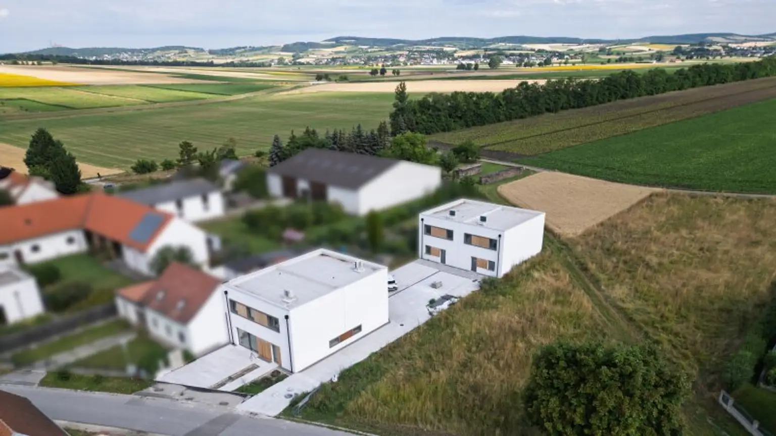 Erstbezug in idyllischer Doppelhaushälfte in Stetten - Wohnkomfort mit Garten und Stellplätzen