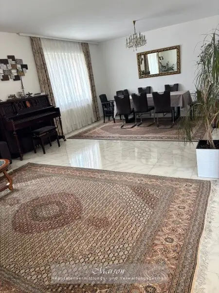 NEUWERTIGES EINFAMILIENHAUS AUF WUNDERSCHÖNEN GRUNDSTÜCK IN SONNIGER, RUHIGER SIEDLUNGSLAGE