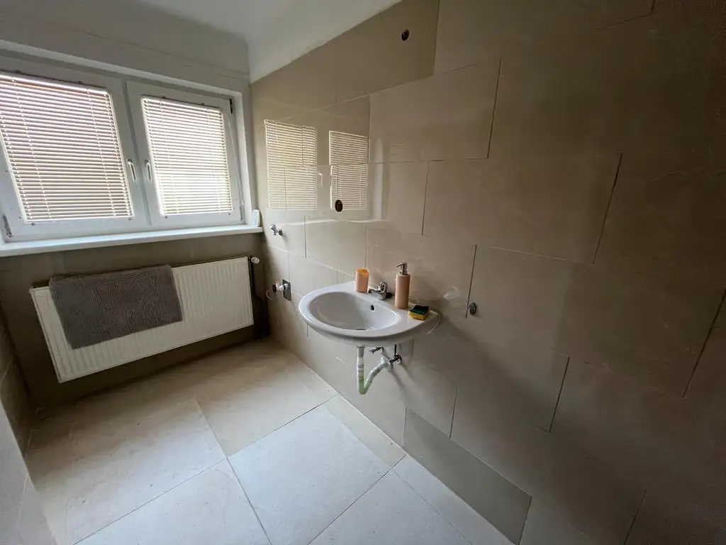 Familienfreundliches Ein- oder Zweifamilienwohnhaus mit 2 Wohneinheiten!