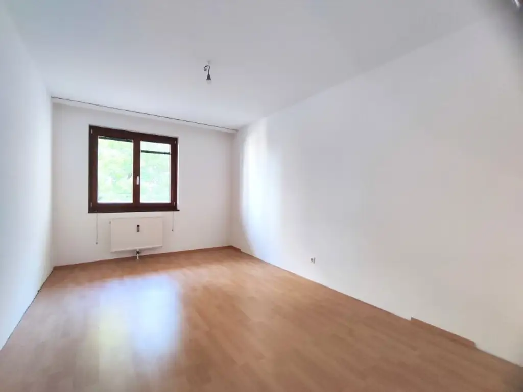 BLICK INS GRÜNE - 2 Zimmer mit Loggia direkt bei der U6