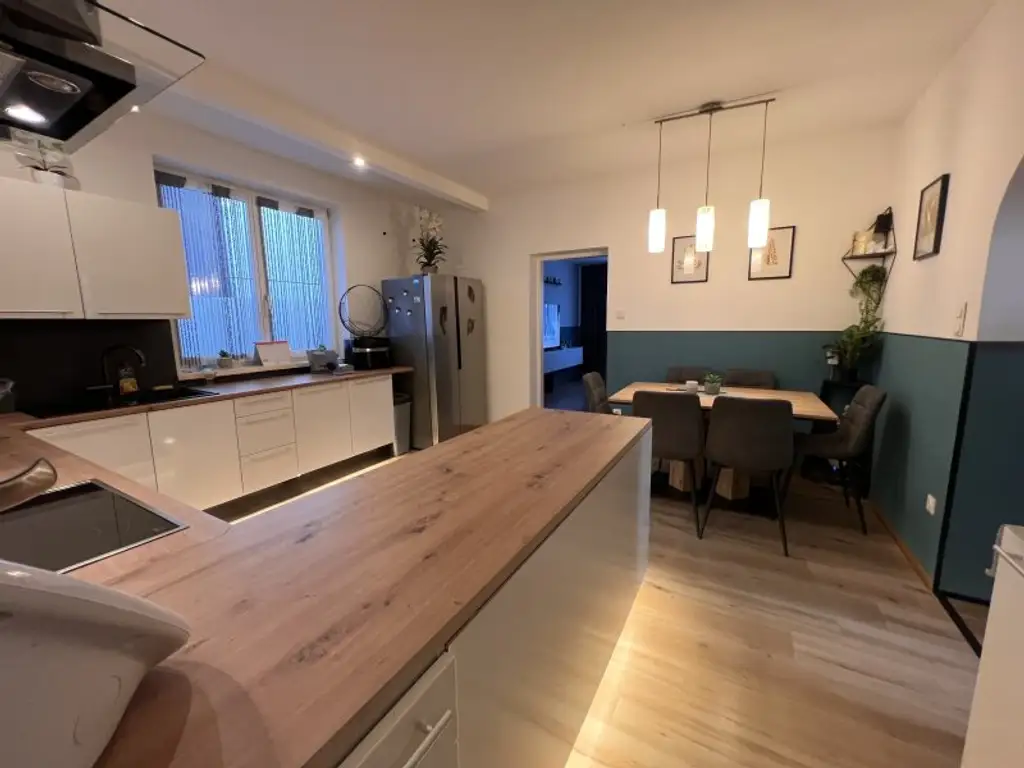 NOTVERKAUF !! Klein-Harras, renoviertes Multifunktionshaus, 30 Minuten von Wien Donaustadt