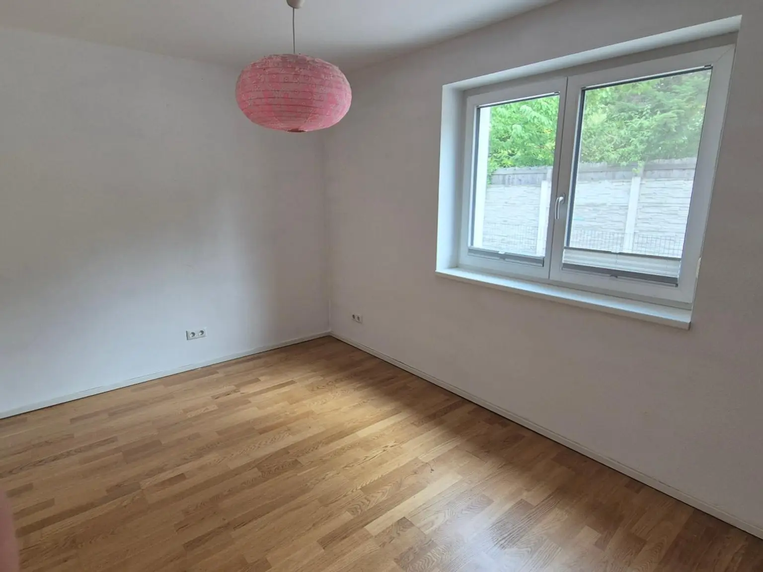 GERÄUMIGES EINFAMILIENHAUS IN SCHÖNER WOHNLAGE