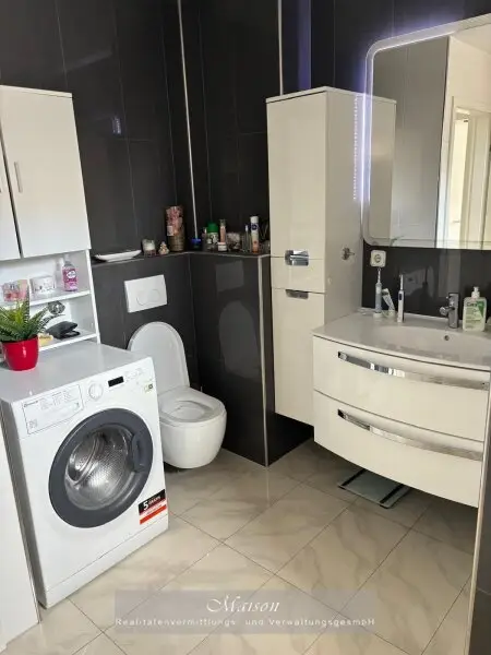 NEUWERTIGES EINFAMILIENHAUS AUF WUNDERSCHÖNEN GRUNDSTÜCK IN SONNIGER, RUHIGER SIEDLUNGSLAGE