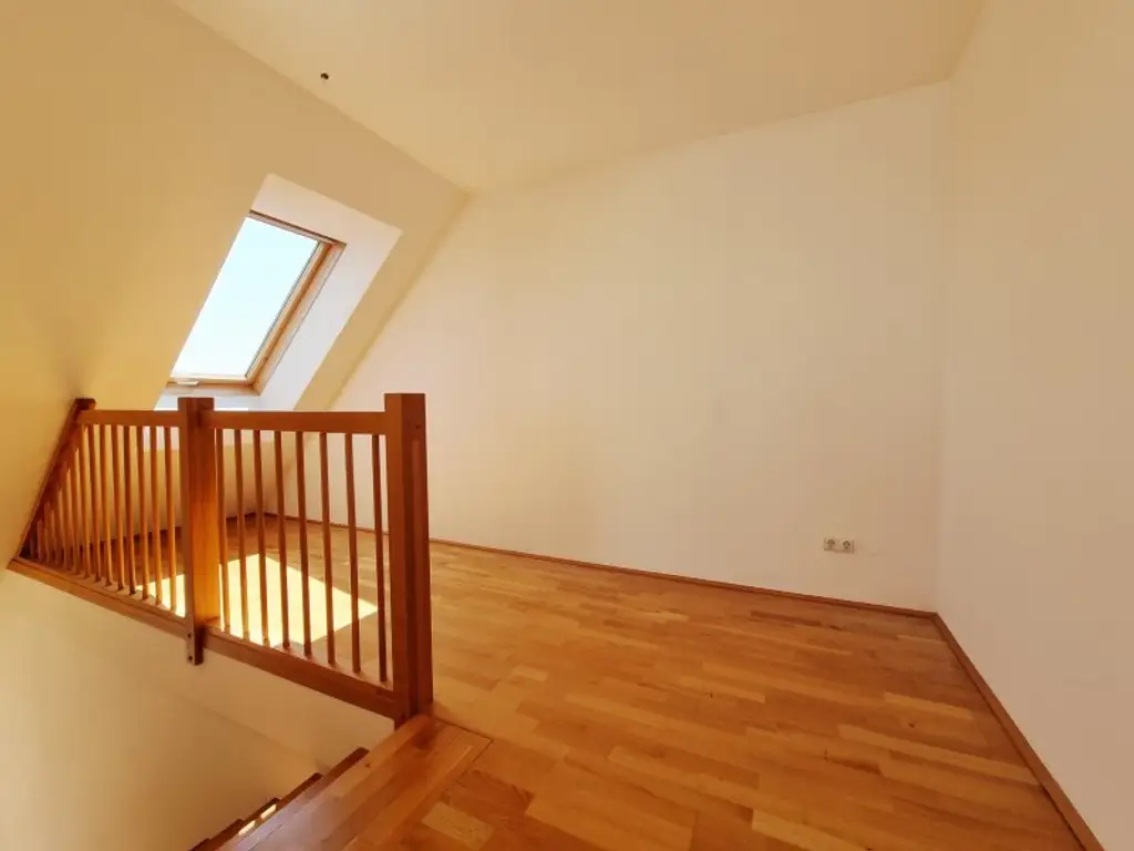 Lichtdurchflutete Maisonette mit Dachterrasse & Klimaanlage – wohnen zwischen Landhausviertel & Promenade