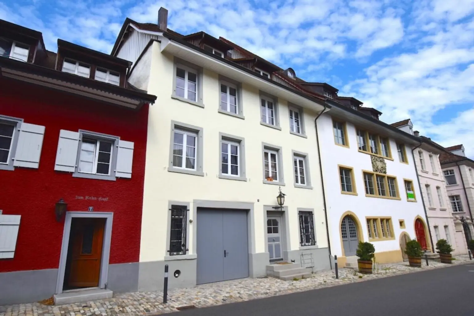 Top Lage, direkt am Rhein und Grenze zu Deutschland, top Aussicht!