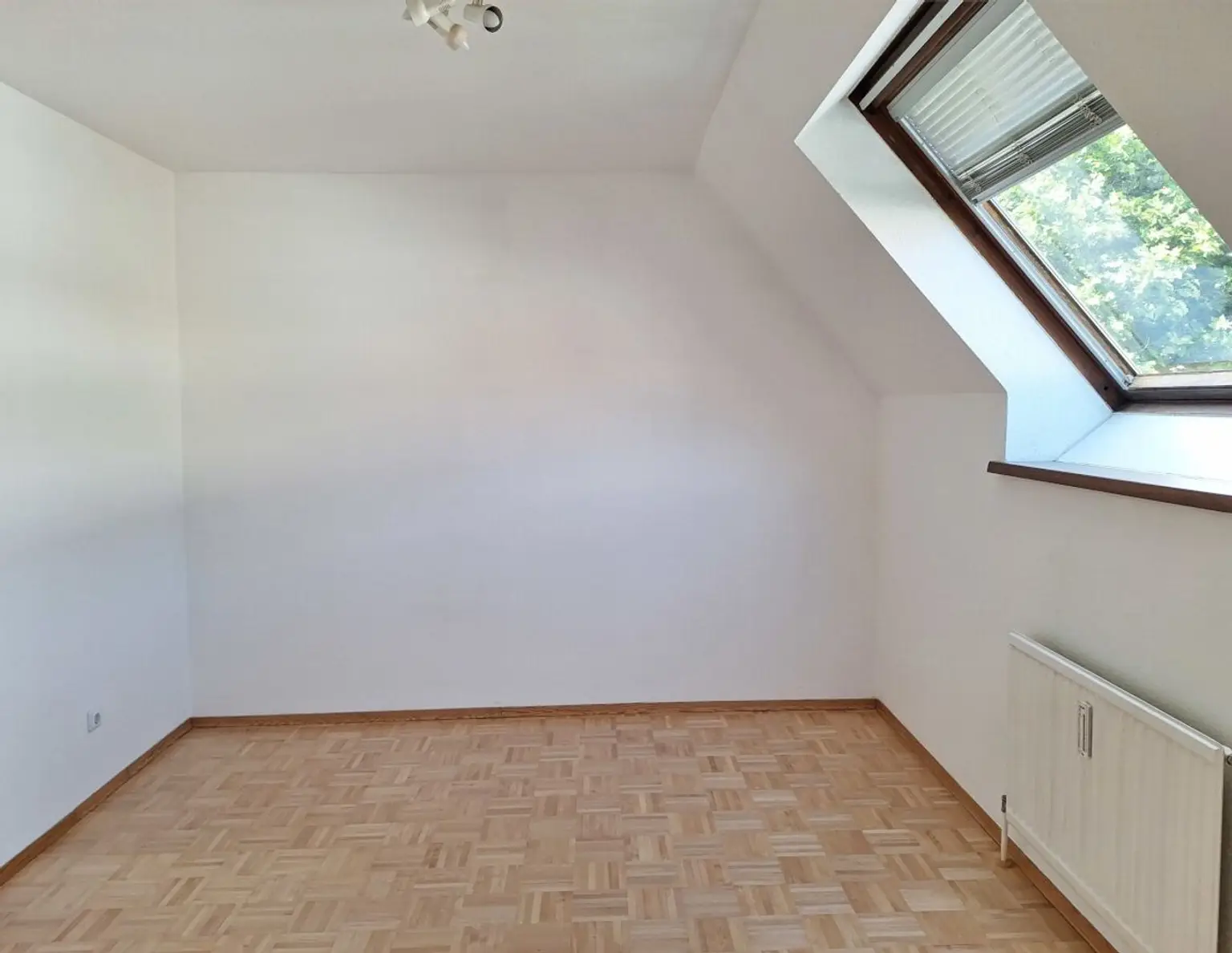 Gemütliches 2-Zimmer-Dachstudio mit Parkplatz