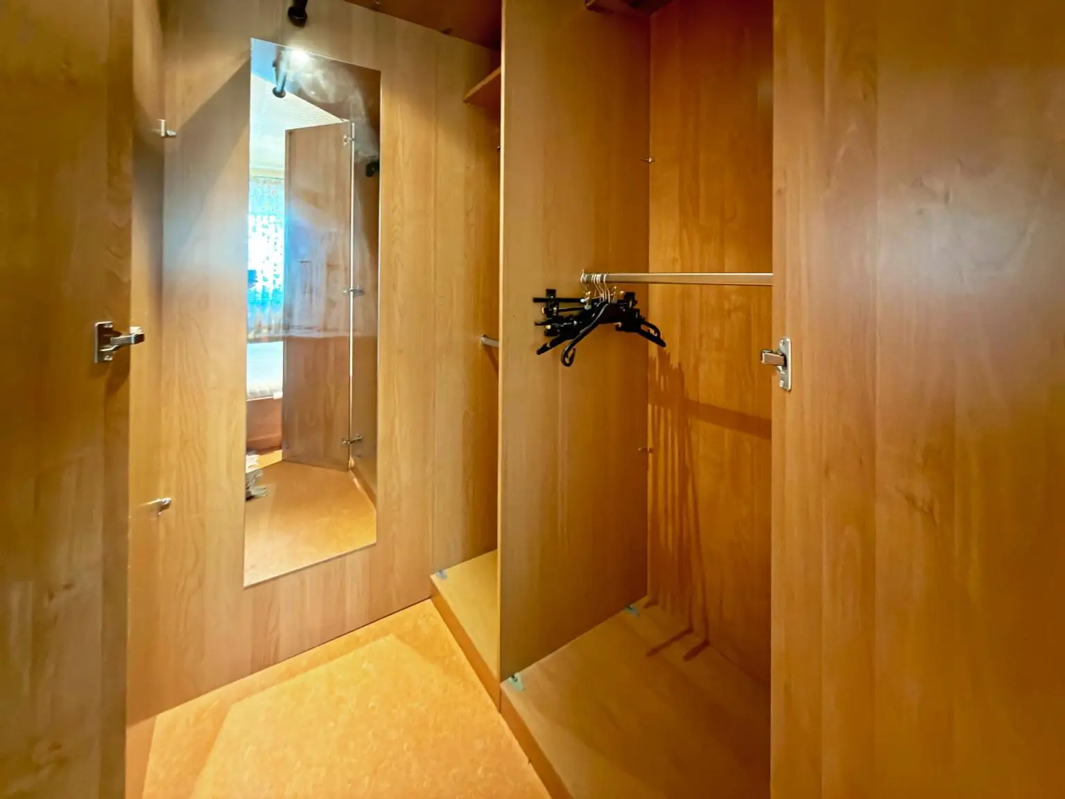 04 Begehbarer Schrank