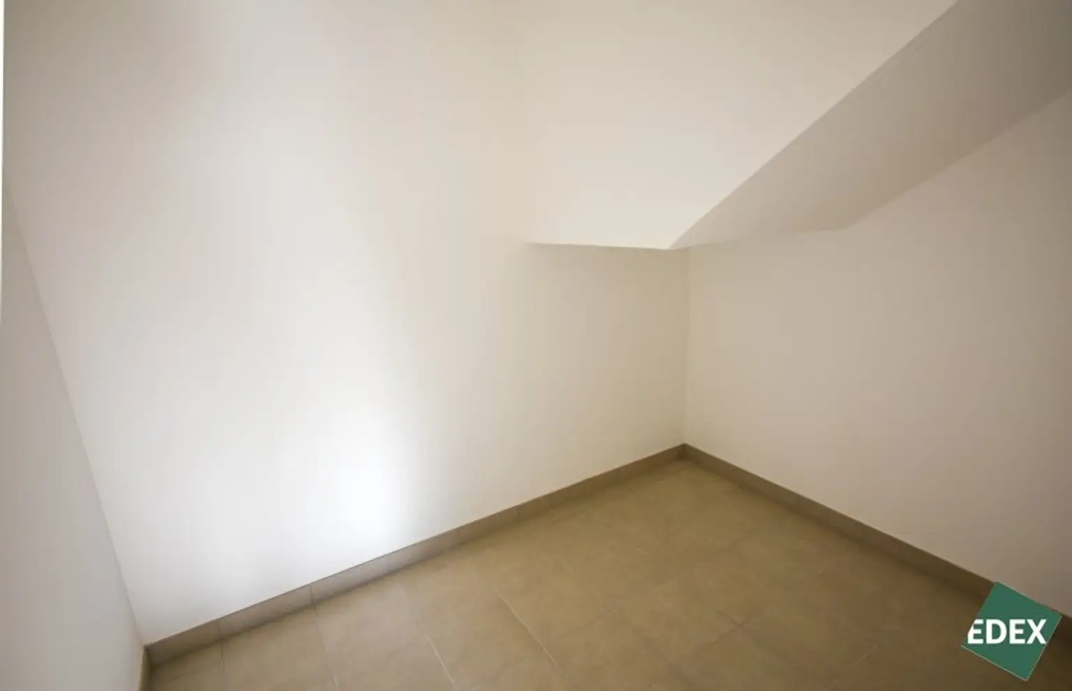 ERSTBEZUG | 2,5-Zimmer-Eigentumswohnung mit Atelier und Garten