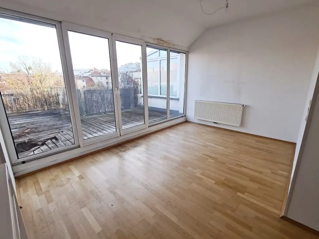 TERRASSENHIT, DACHGESCHOSS, 138 m2 Maisonette mit 45 m2 Terrasse, 3 Zimmer, Wohnküche, Wannenbad, Rembrandtstraße