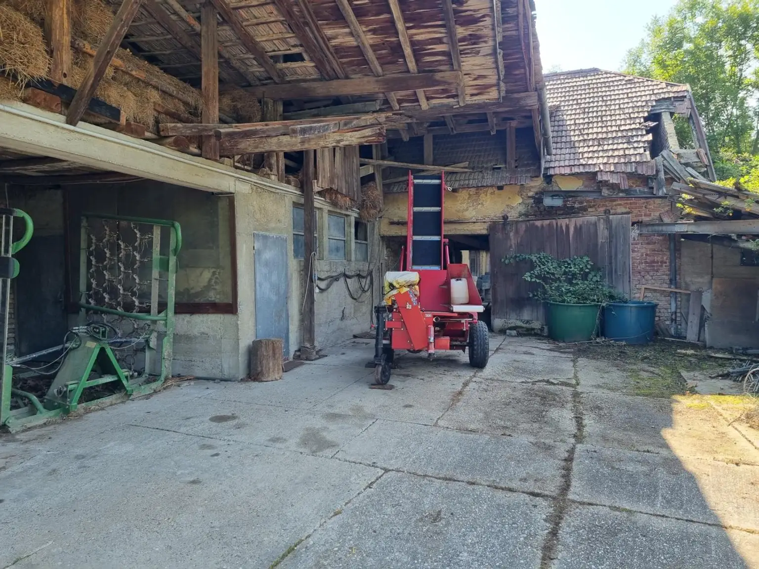 LANDWIRTSCHAFT VOR DEN TOREN WIENS