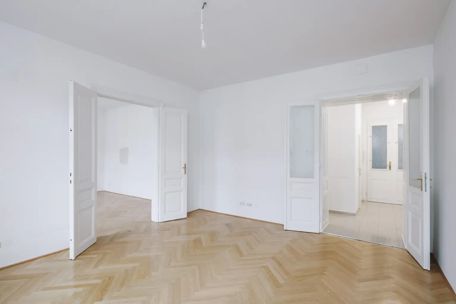 Sehr gepflegte 2 Zimmer Altbauwohnung in sehr guter zenraler Lage von Döbling!