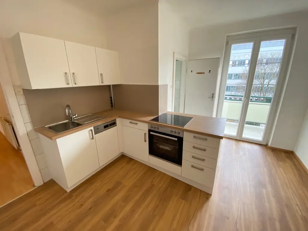 2 Zimmerwohnung mit Balkon Nähe Südbahnhofmarkt - auch WG tauglich