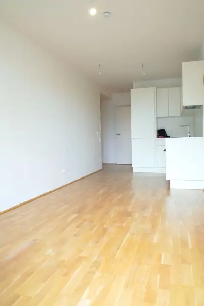 Erstbezug Open Space Büro & 2-Zimmer-Wohnung mit separatem Zugang