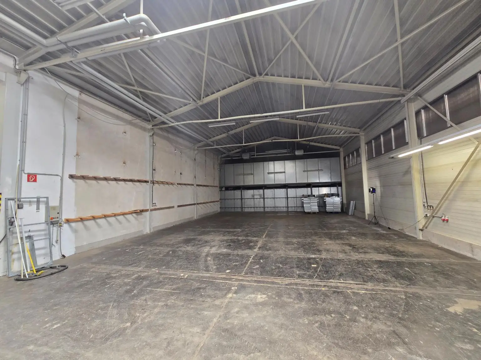 FLEXIBEL nutzbare Hallenflächen, von 53 - 328 m² für IHR GEWERBE