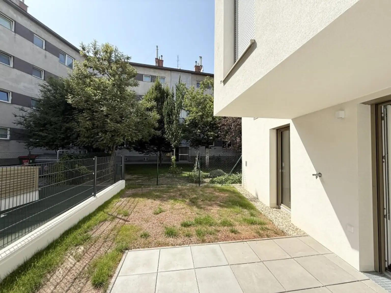 Wunderbare 2-Zimmer Gartenwohnung in ruhiger Lage zum genießen! Eigengrund und provisionsfrei ab sofort