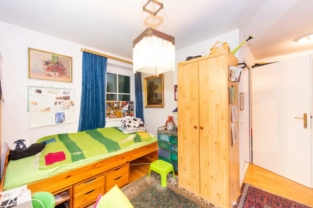 Exklusive Villa in bester Lage von Graz - privat, naturnah, perfekte Balance aus Komfort und Lebensqualität.