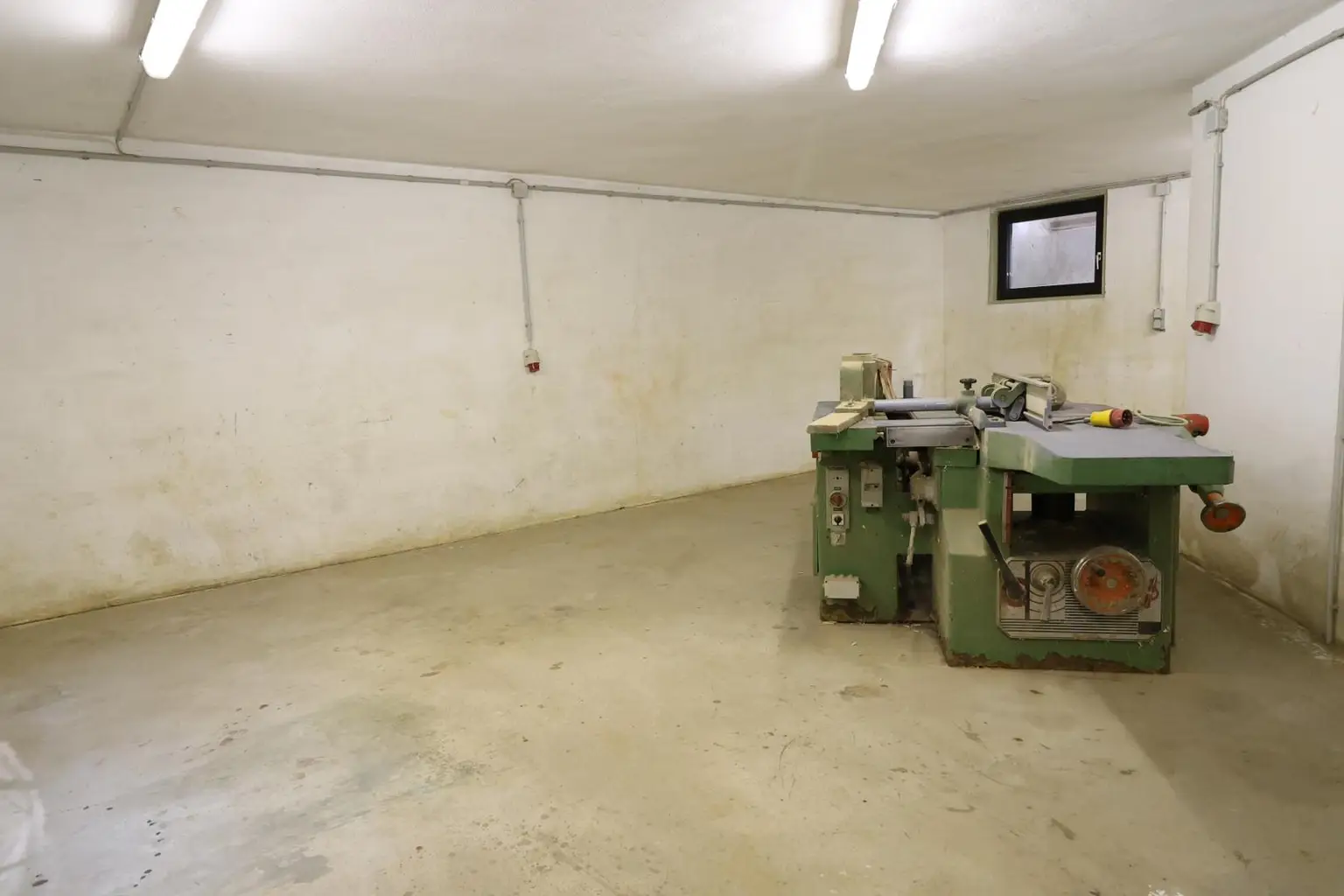 Keller mit Hobelmaschine