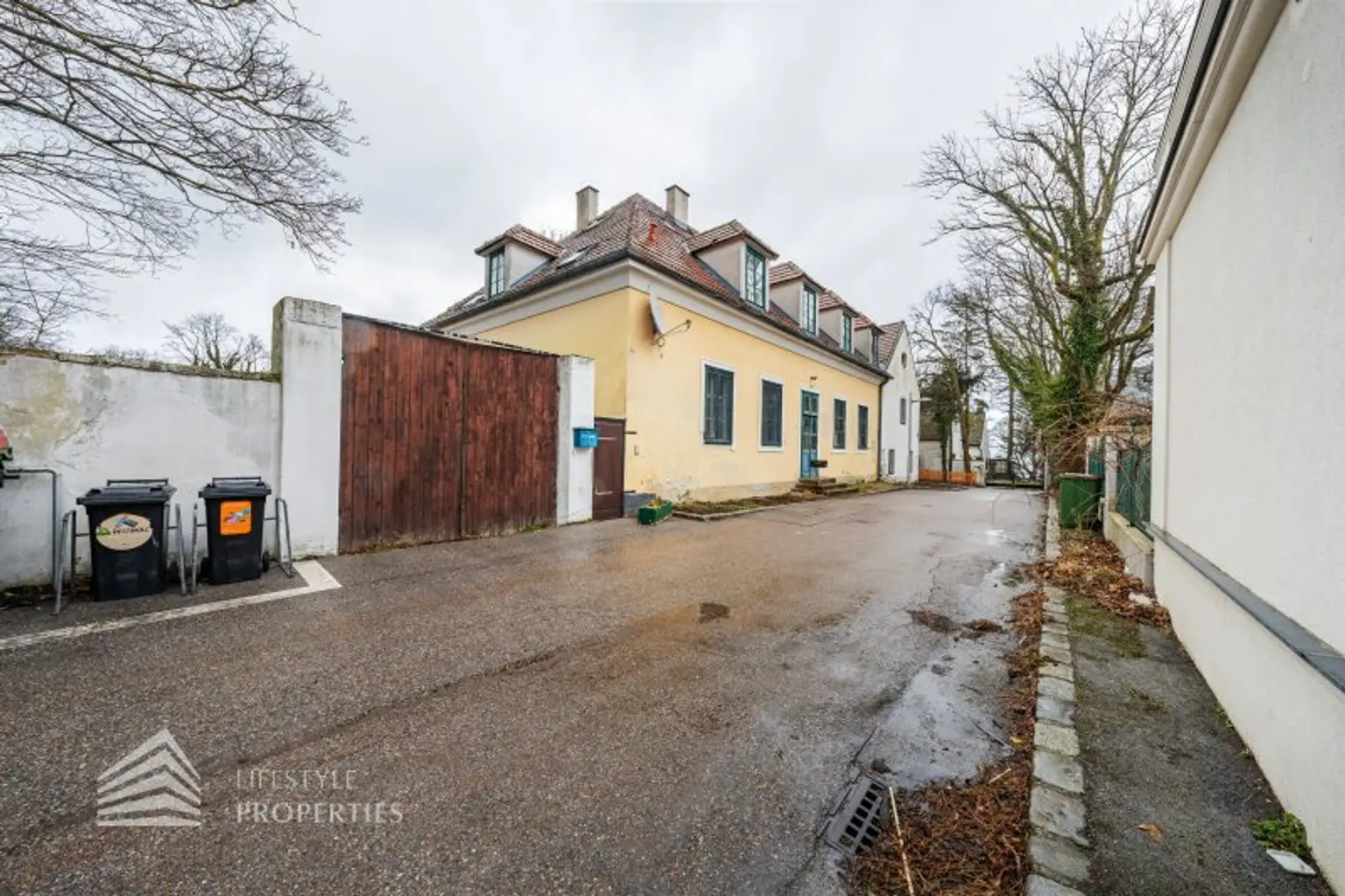 Exklusives Baugrundstück in einzigartiger Lage mit Einreichplanung!