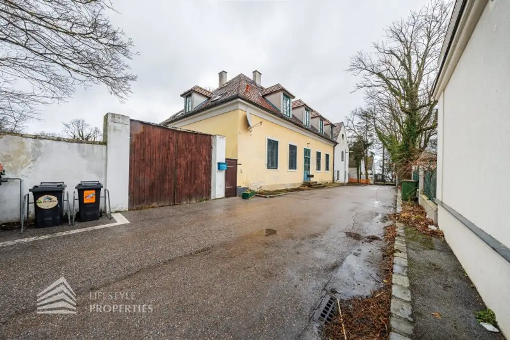 Exklusives Baugrundstück in einzigartiger Lage mit Einreichplanung!