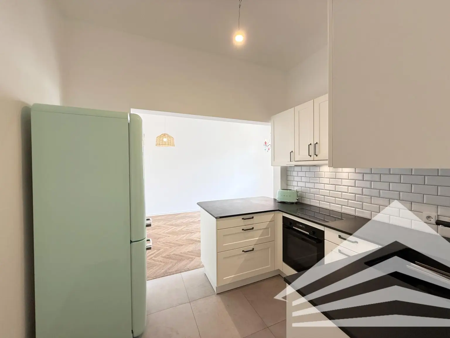 107 m² Altbauwohnung mit großer Loggia in der Innenstadt! TG-Platz verfügbar!
