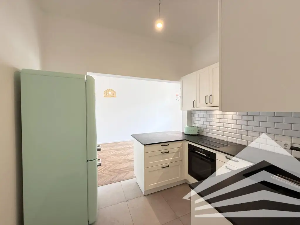 107 m² Altbauwohnung mit großer Loggia in der Innenstadt! TG-Platz verfügbar!