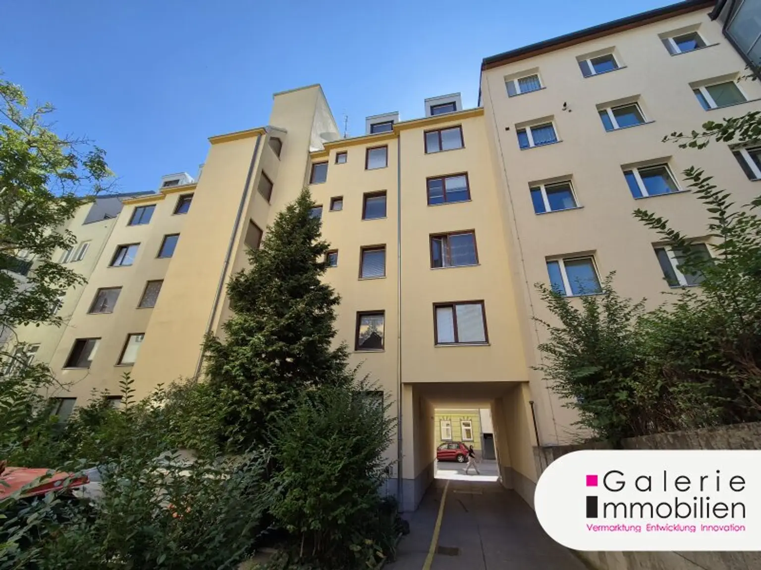Sonnige und helle 3-Zimmer-Neubauwohnung mit Loggia inkl. Stellplatz - Sanierungsbedarf