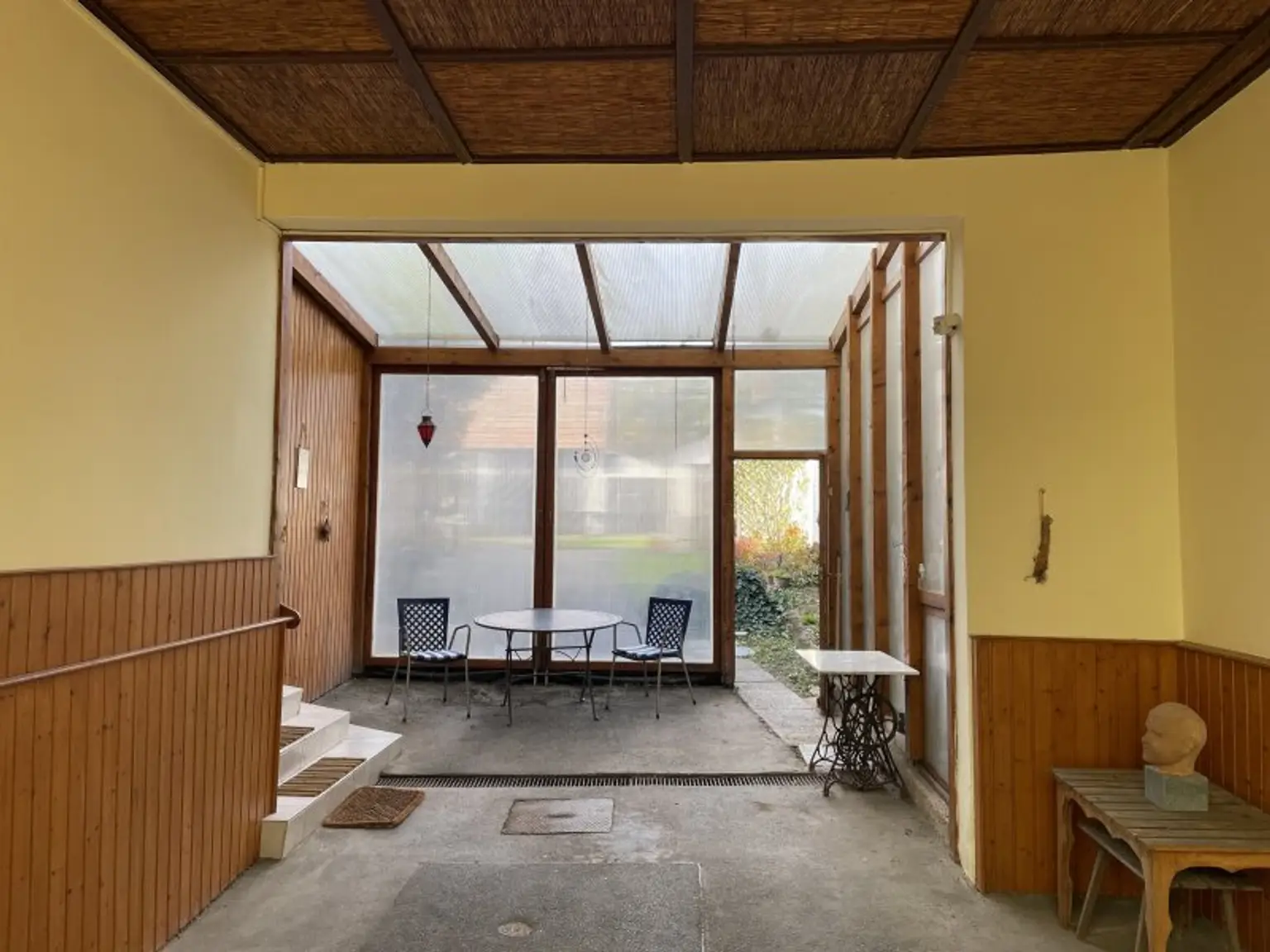 GROSSZÜGIGES ANWESEN MIT WOHNHAUS -- WUNDERSCHÖNER INNENHOF UND GROSSER GARTEN -- 1.315 m²!