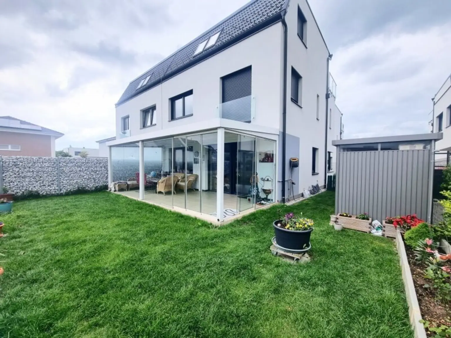 Ruhiges Wohnen vor den Toren Wiens – 6 Zimmer, 2 Bäder, Garten, Wintergarten & zwei Stellplätze