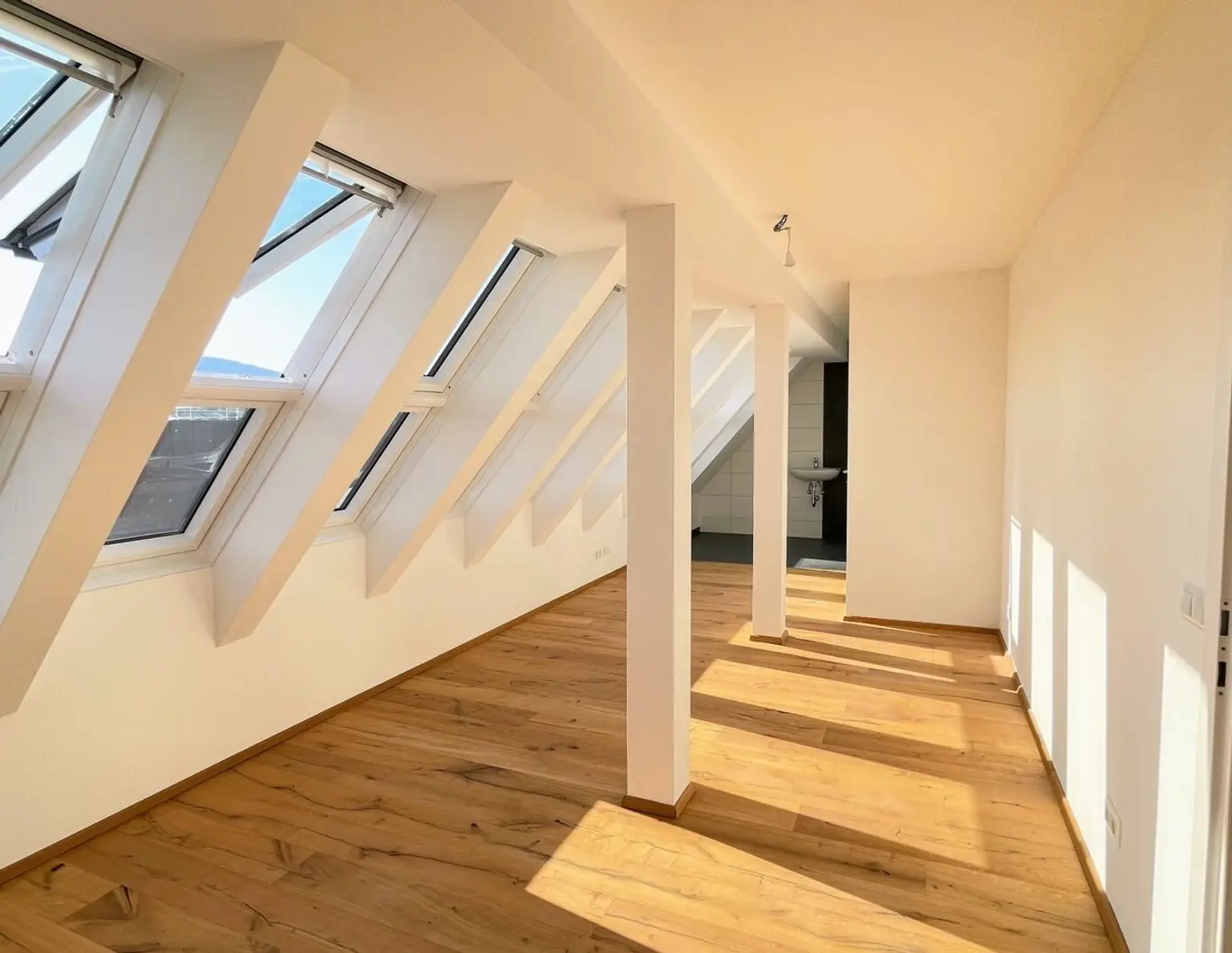 Elegante Dachgeschosswohnung mit großzügiger Terrasse!