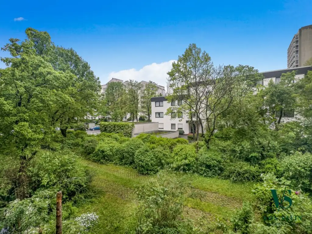 Bogenhausens Schmuckstück: Exklusive 3-Zimmer-Wohnung mit Loggia und Garage