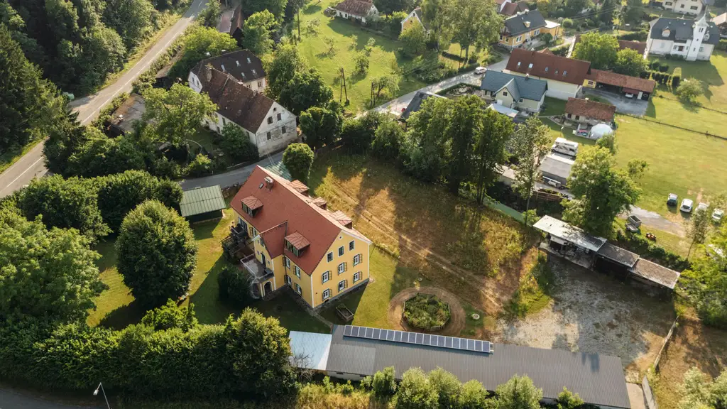 Historisches Herrenhaus mit vielfältigem Potenzial - nur 30 Minuten von Graz