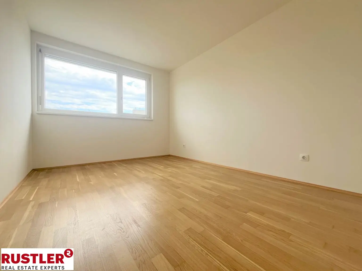 SCHÖN geschnittene 2-Zimmer Wohnung mit BALKON!